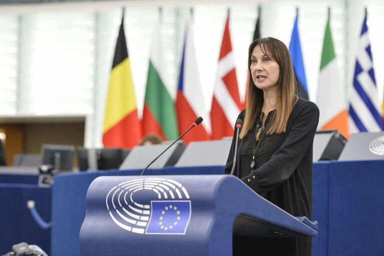 Κουντουρά προς Επίτροπο Μεταφορών: Να παρέμβει η Κομισιόν για ασφαλείς σιδηροδρόμους στην Ελλάδα