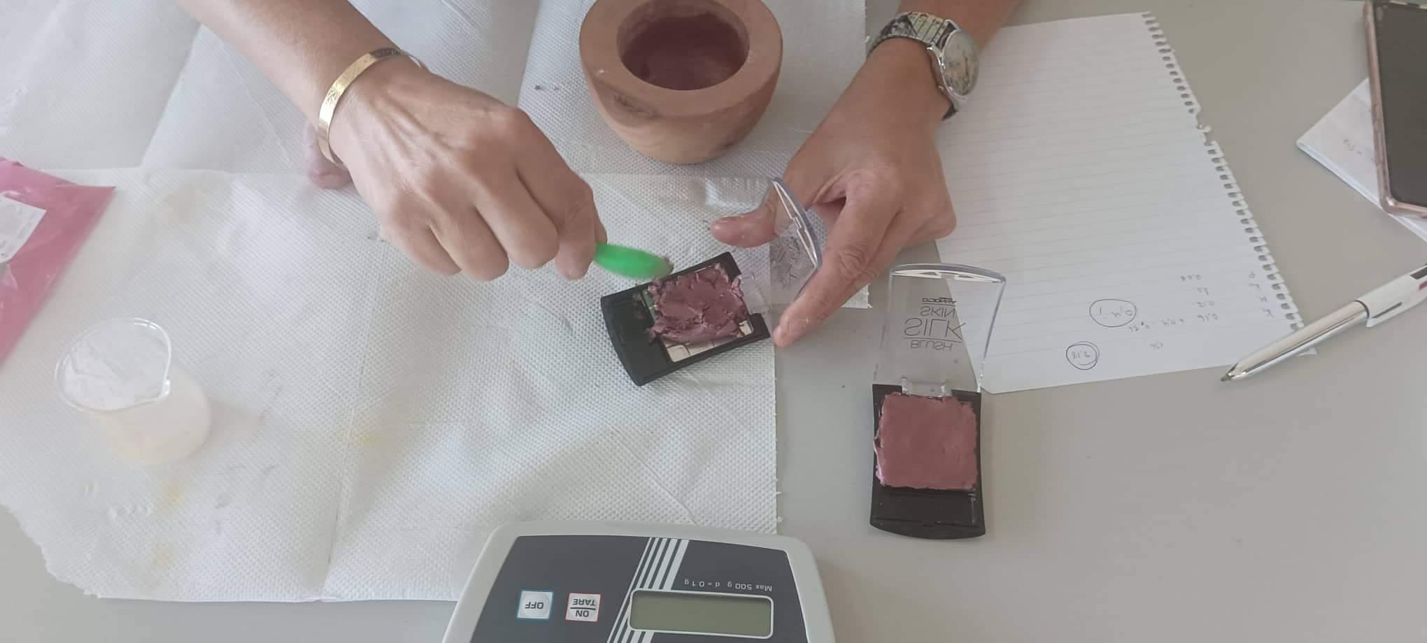 Εργαστήριο παρασκευής φυτικών καλλυντικών στην Μονή Πορετσού