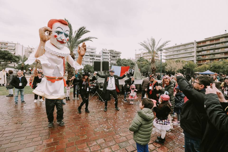 Μαγική Κεντρική Καρναβαλούπολη, αδιάβροχη στη βροχή