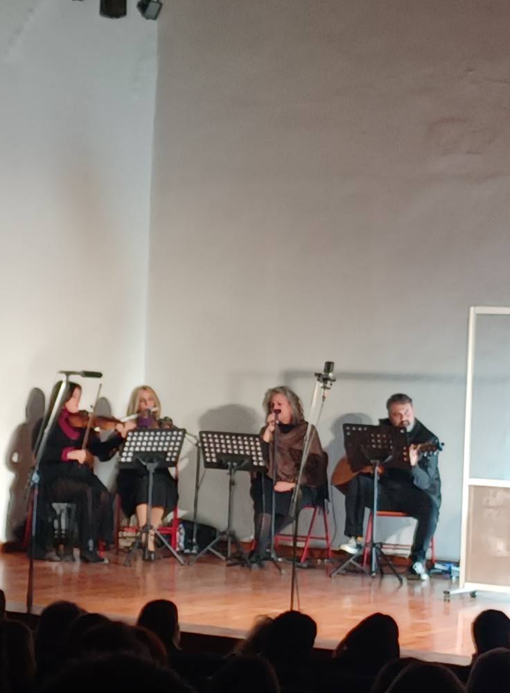 Με εξαιρετική επιτυχία η παράσταση «Το Αυγό & ο Τοίχος» από το Θεατρικό Εργαστήρι ενηλίκων της Πολυφωνικής