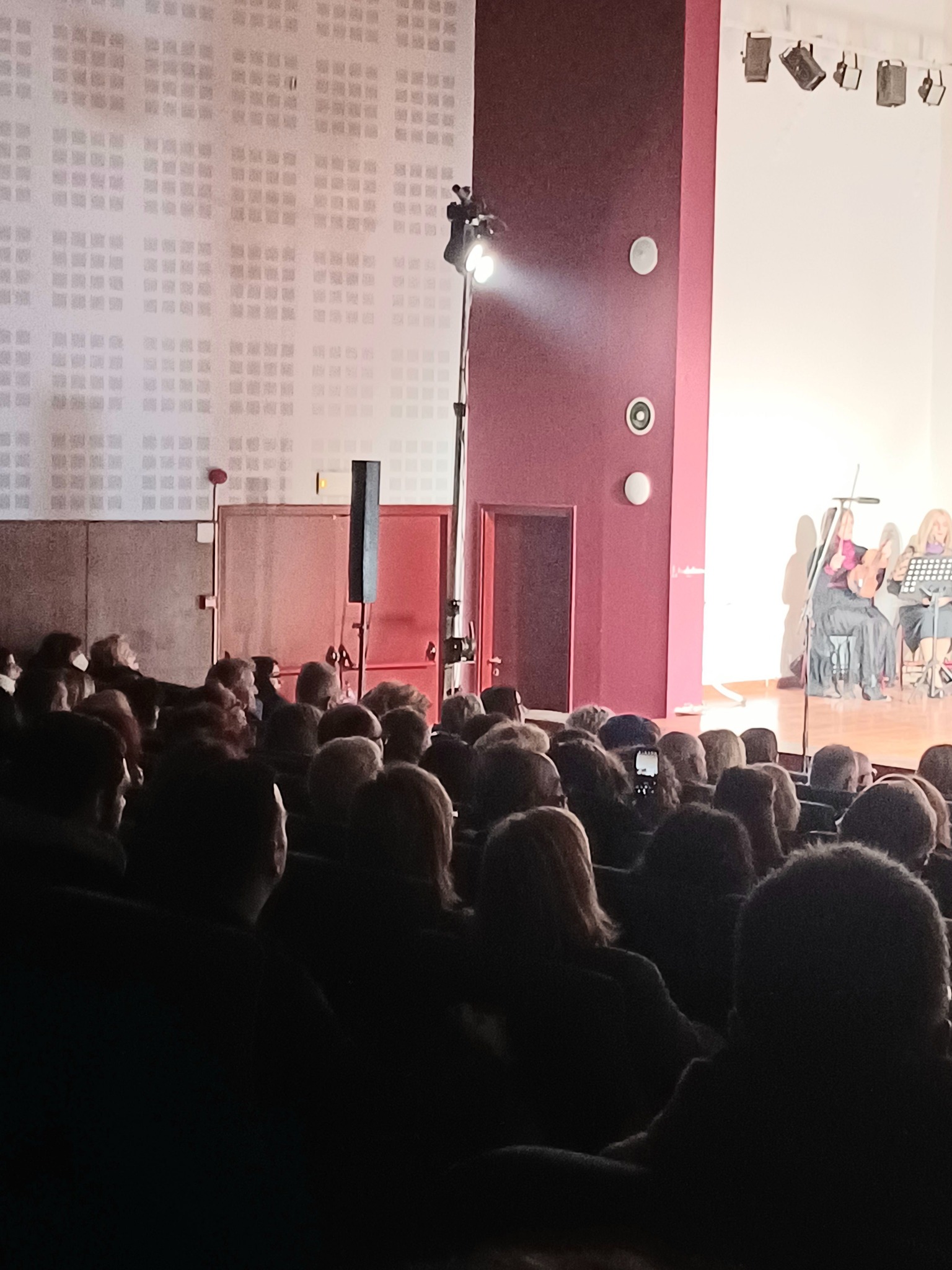 Με εξαιρετική επιτυχία η παράσταση «Το Αυγό & ο Τοίχος» από το Θεατρικό Εργαστήρι ενηλίκων της Πολυφωνικής