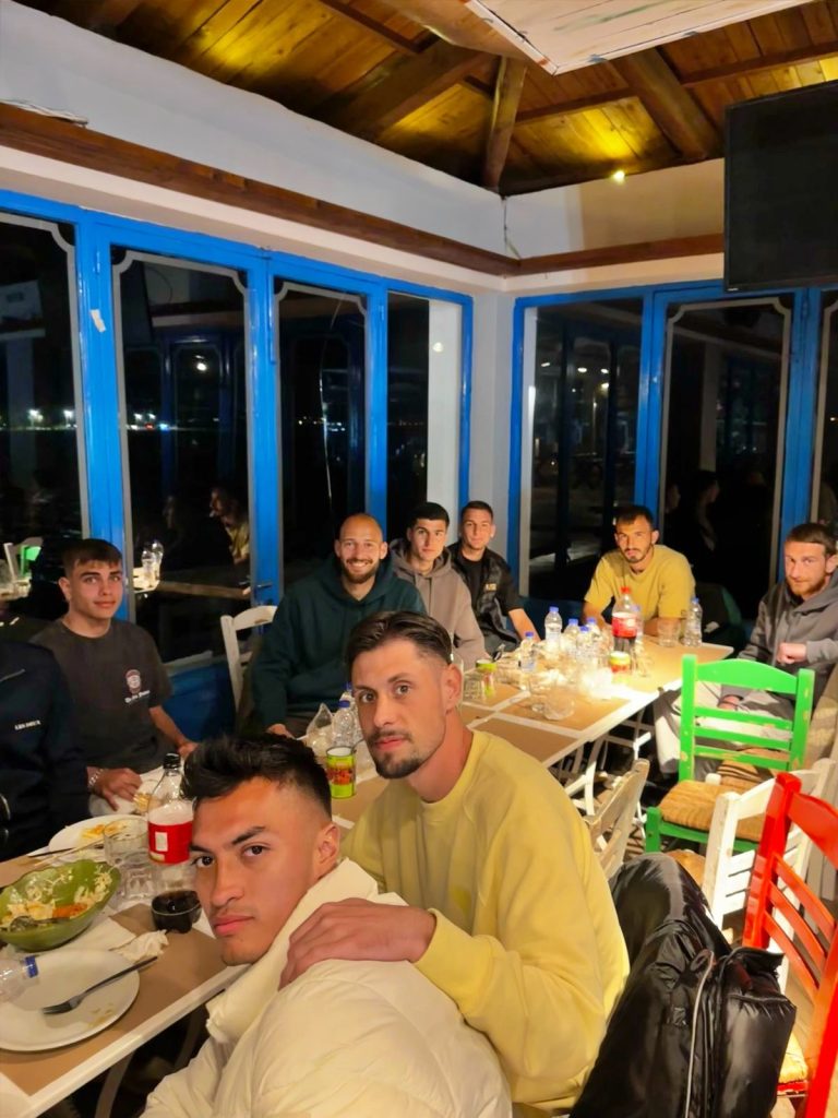 Την πρωτοχρονιάτικη πίτα της έκοψε η οικογένεια της Παναχαϊκής στο μαγαζί της Πλαζ