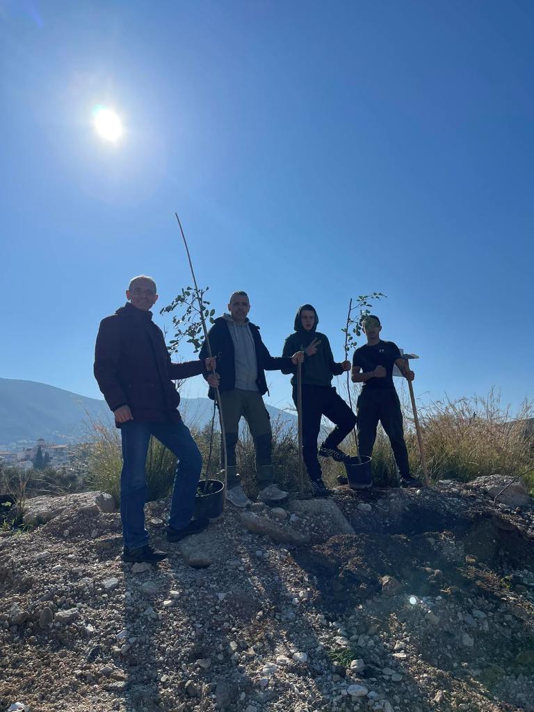 Δενδροφύτευση από τους μαθητές του Γυμνασίου Σαραβαλίου