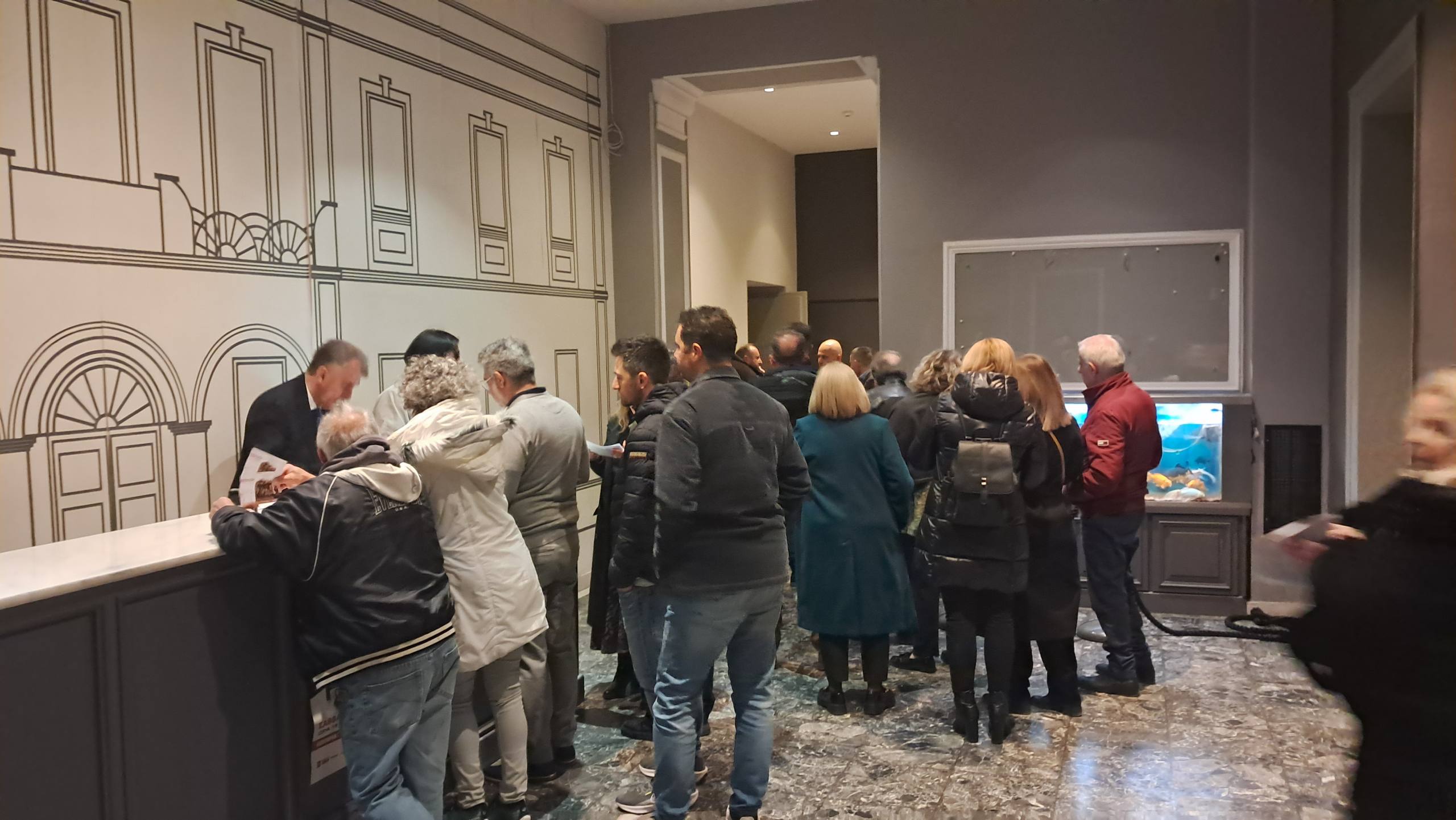 Οι «παρέες ξαναέσμιξαν» στην Πάτρα και ξεσήκωσαν τον κόσμο με τα αυθεντικά λαϊκά τους τραγούδια