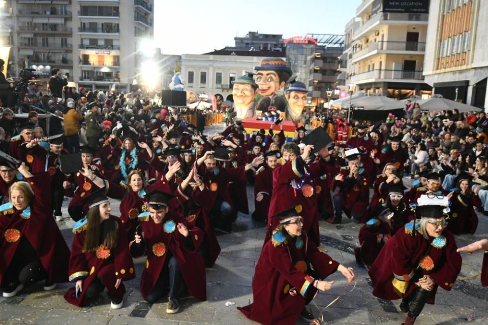 Έκρηξη χαράς και φαντασμαγορία στη μεγαλύτερη νύχτα του Καρναβαλιού