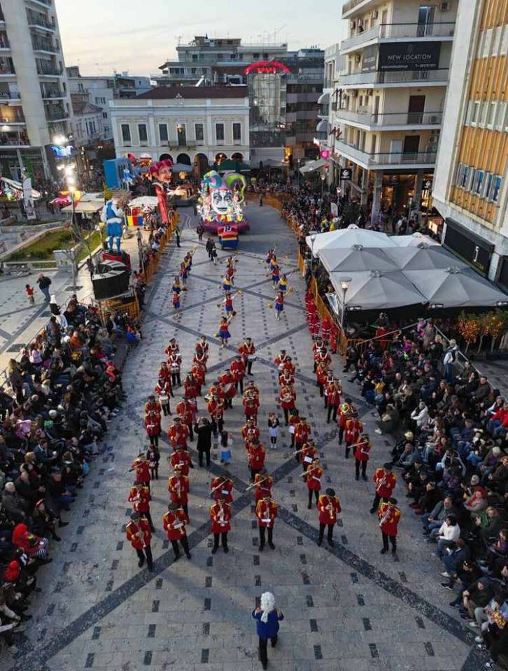 Έκρηξη χαράς και φαντασμαγορία στη μεγαλύτερη νύχτα του Καρναβαλιού