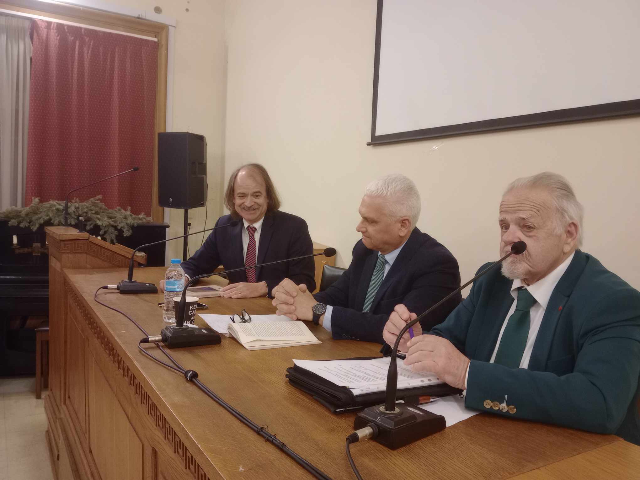 Κατέκτησε τις καρδιές των Πατρινών το βιβλίο του καθηγητή Γιάννη Π.Α. Ιωαννίδη ” Αντικριστές Πολιτείες”
