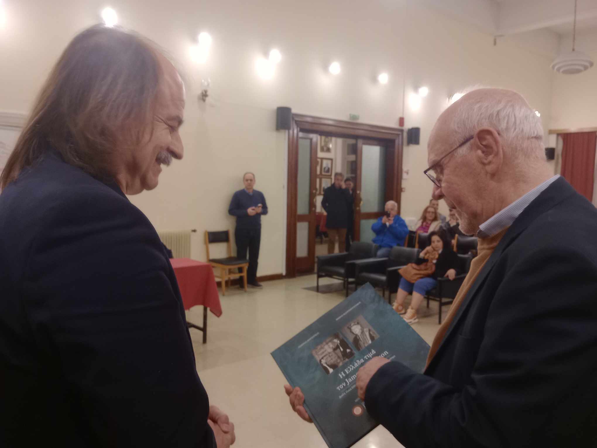 Κατέκτησε τις καρδιές των Πατρινών το βιβλίο του καθηγητή Γιάννη Π.Α. Ιωαννίδη ” Αντικριστές Πολιτείες”