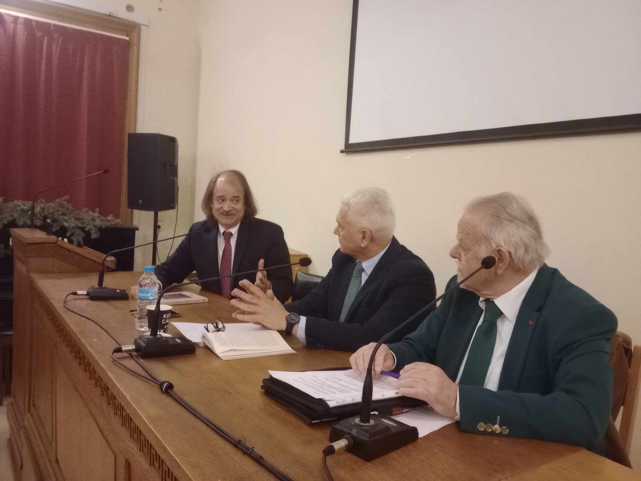 Κατέκτησε τις καρδιές των Πατρινών το βιβλίο του καθηγητή Γιάννη Π.Α. Ιωαννίδη ” Αντικριστές Πολιτείες”