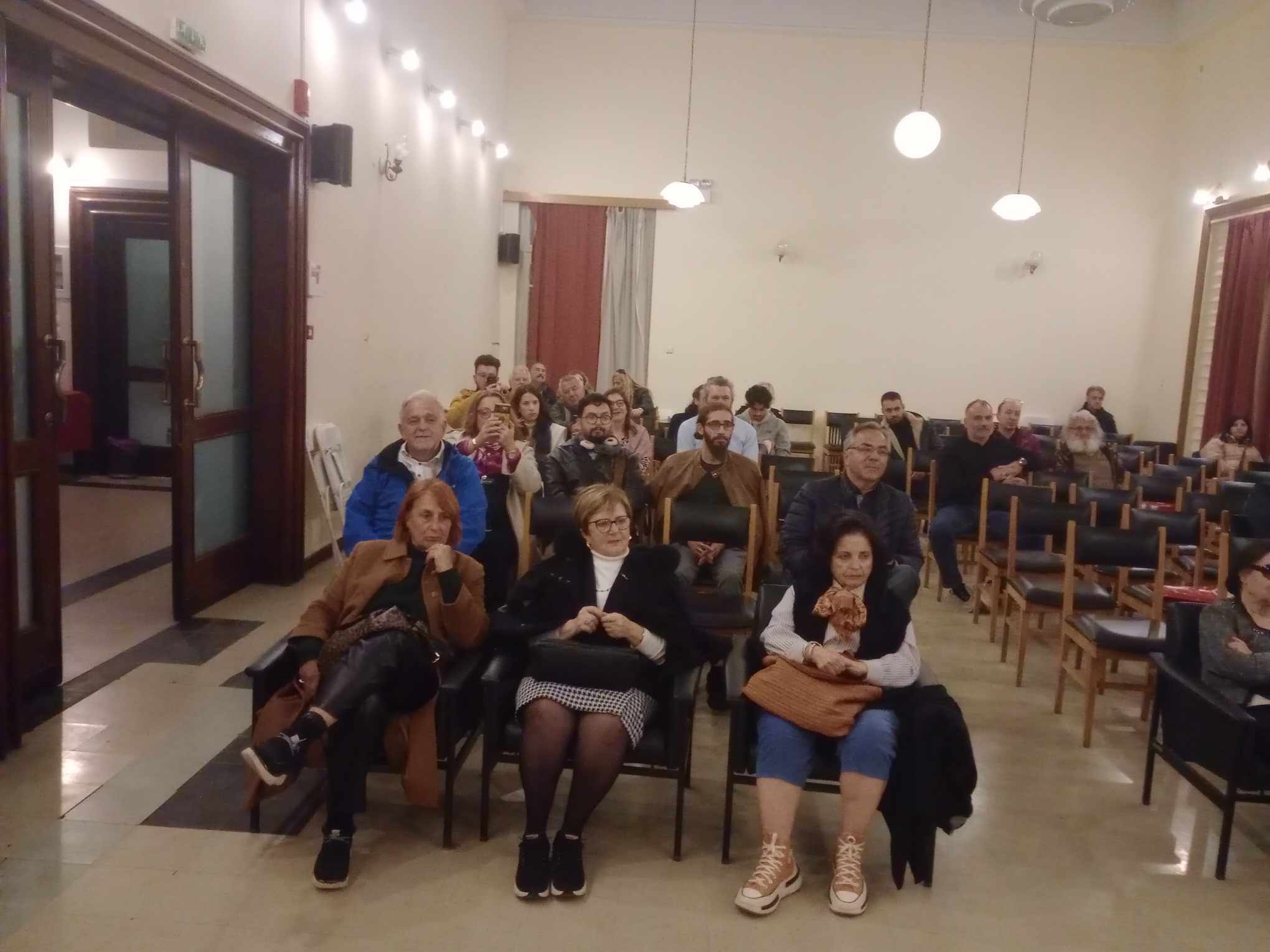 Κατέκτησε τις καρδιές των Πατρινών το βιβλίο του καθηγητή Γιάννη Π.Α. Ιωαννίδη ” Αντικριστές Πολιτείες”