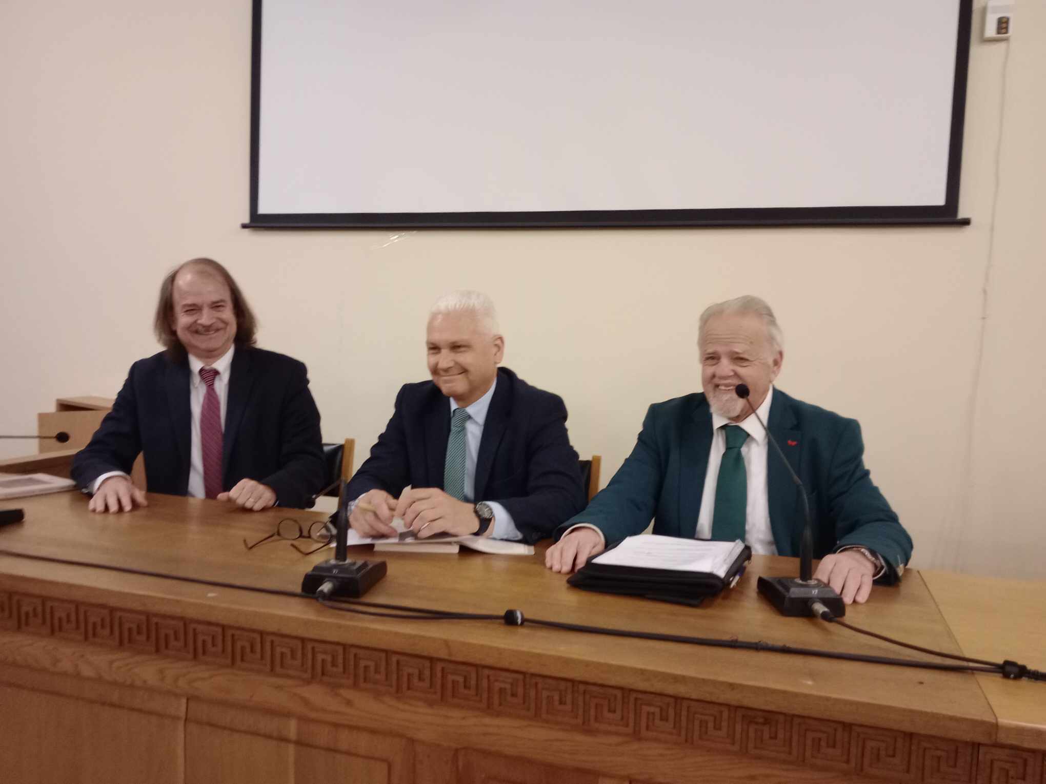 Κατέκτησε τις καρδιές των Πατρινών το βιβλίο του καθηγητή Γιάννη Π.Α. Ιωαννίδη ” Αντικριστές Πολιτείες”