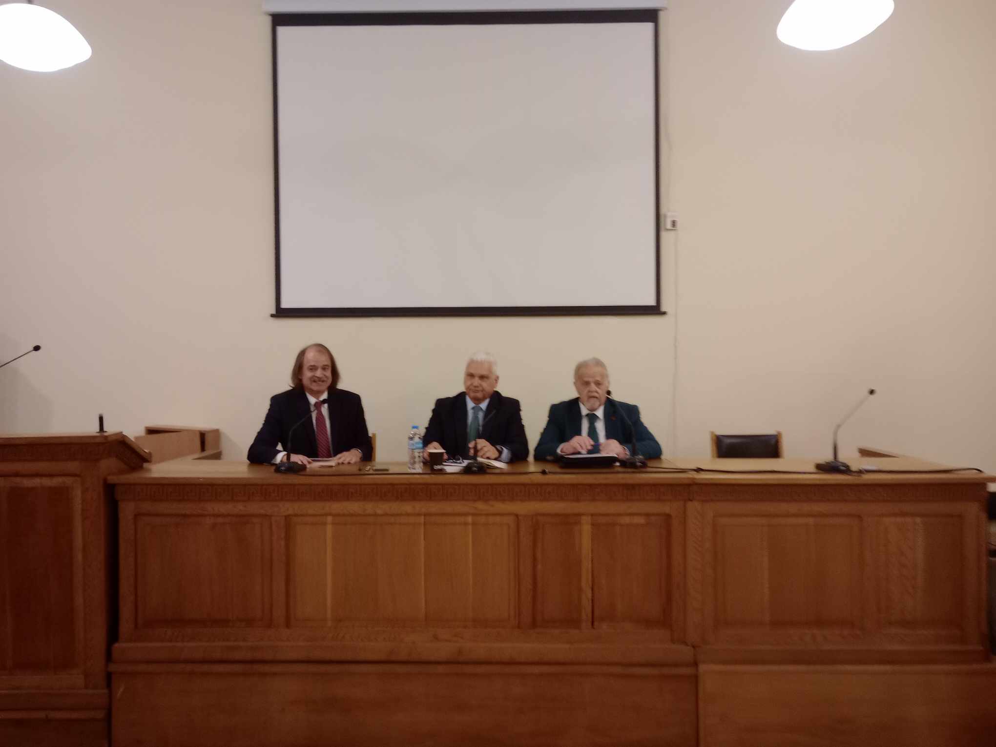 Κατέκτησε τις καρδιές των Πατρινών το βιβλίο του καθηγητή Γιάννη Π.Α. Ιωαννίδη ” Αντικριστές Πολιτείες”