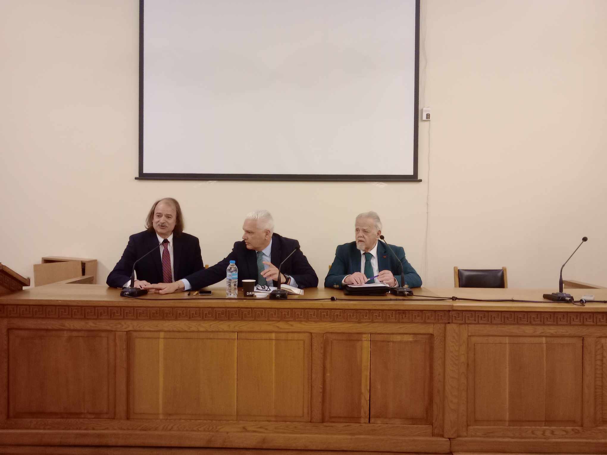 Κατέκτησε τις καρδιές των Πατρινών το βιβλίο του καθηγητή Γιάννη Π.Α. Ιωαννίδη ” Αντικριστές Πολιτείες”