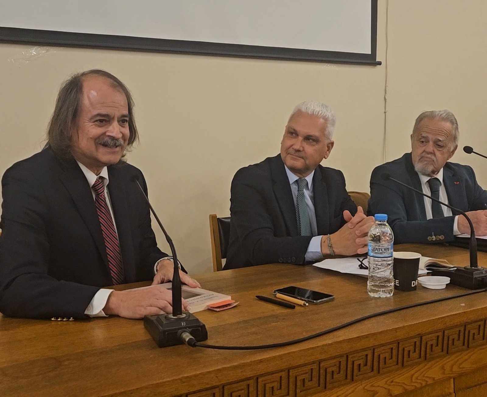 Κατέκτησε τις καρδιές των Πατρινών το βιβλίο του καθηγητή Γιάννη Π.Α. Ιωαννίδη ” Αντικριστές Πολιτείες”