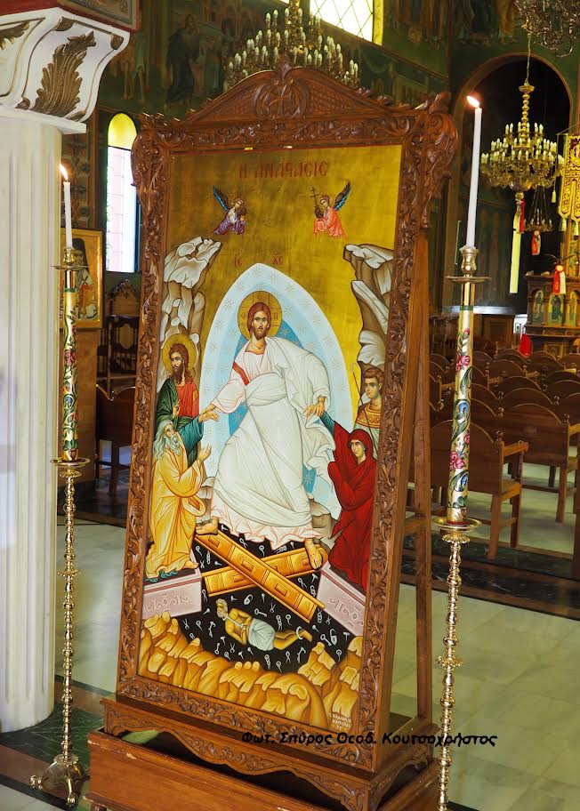 Tα βεγγαλικά στην Αναστάσιμη Θεία Λειτουργία διακωμωδούν την Πίστη μας