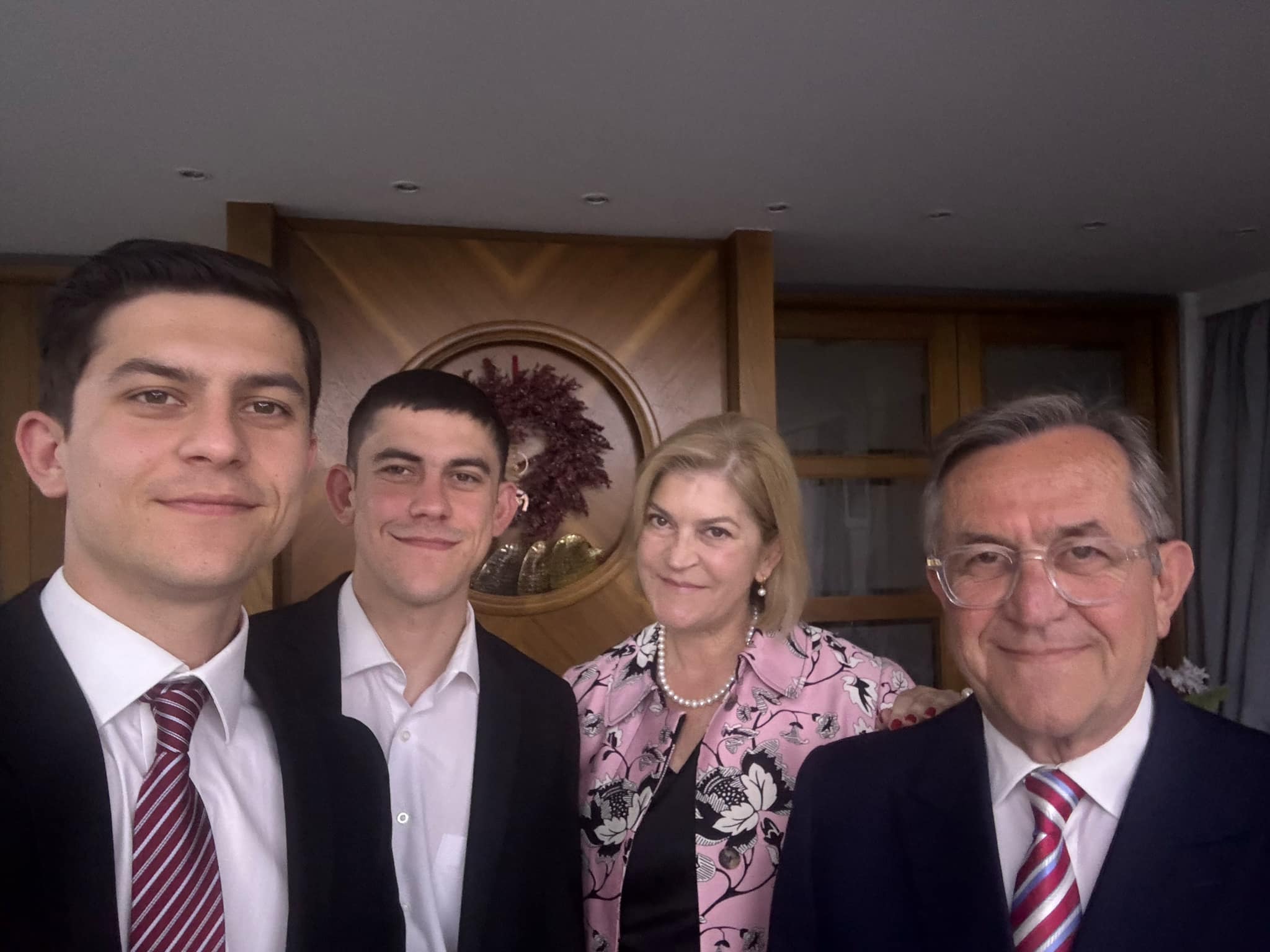 Στο σπίτι του μεγάλου αδελφού του και δεινού ψήστη έκανε Πάσχα ο πρόεδρος του ΧΡΙΚΕ Νίκος Ι.Νικολόπουλος
