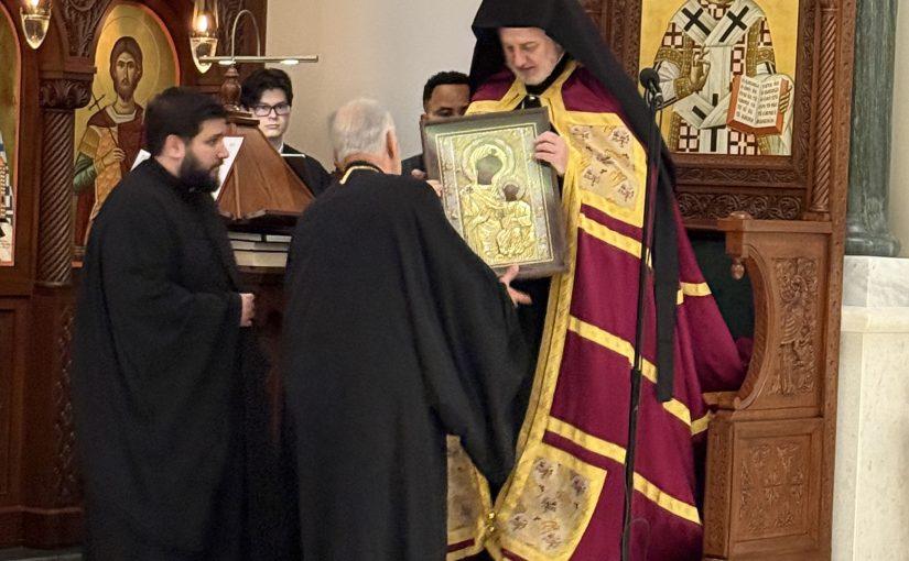 Ο Ελπιδοφόρος τίμησε τον πατέρα Αλέξανδρο Καρλούτσο για τα 80α του γενέθλια