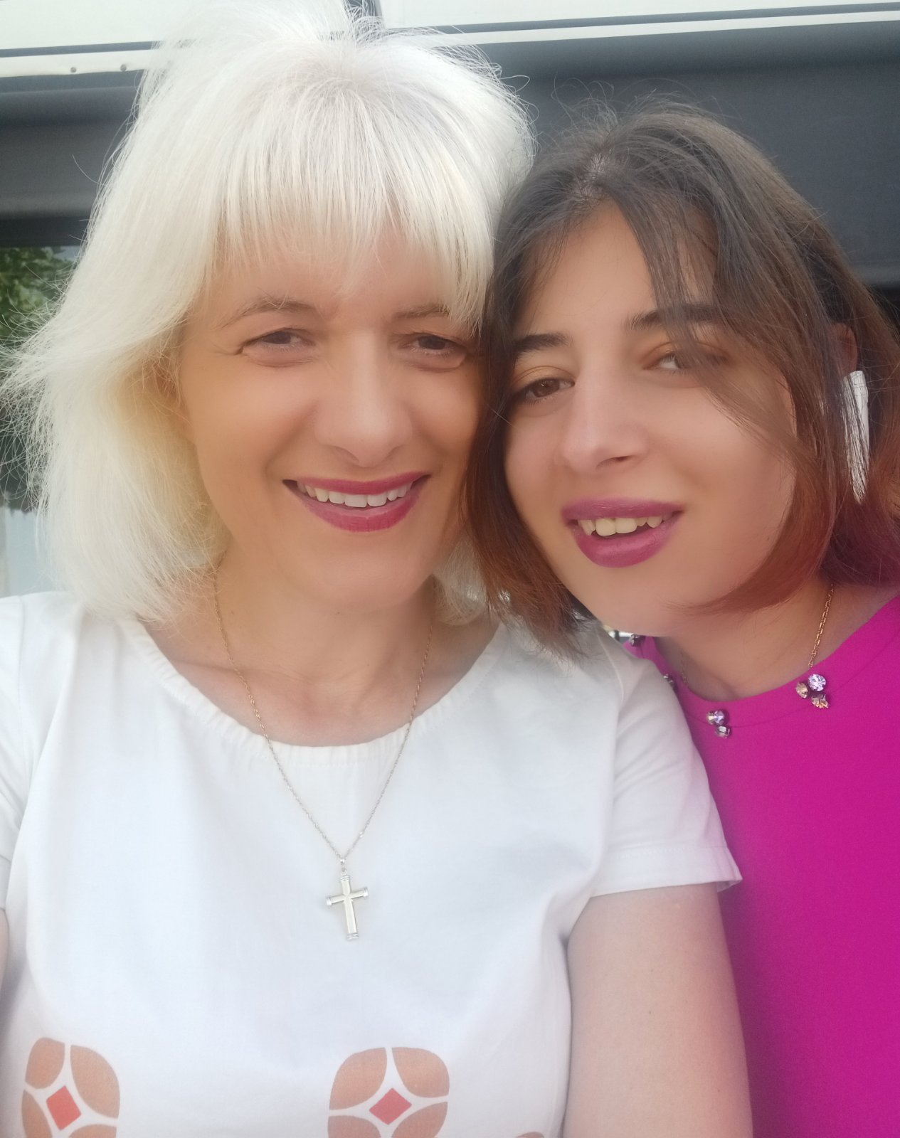 Η Ελευθερία  Στεργιόπουλου ραδιοφωνική παραγωγός και παρουσιάστρια δηλώνει στο «π» “Ευγνώμων”