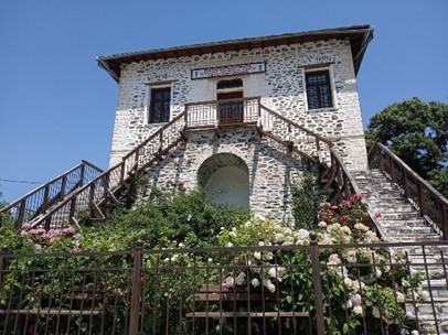 Η μεγάλη Ελληνίδα λαογράφος επί σειρά ετών Διευθύντρια του Κέντρου Λαογραφίας της Ακαδημίας Αθηνών Αικατερίνη Πολυμέρου-Καμηλάκη   μιλάει στο “π”