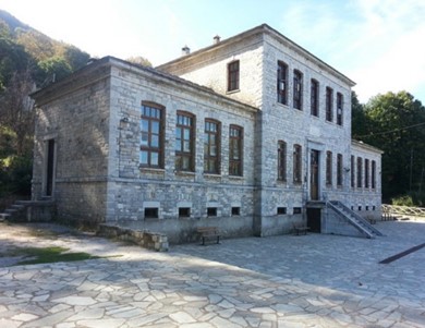 Η μεγάλη Ελληνίδα λαογράφος επί σειρά ετών Διευθύντρια του Κέντρου Λαογραφίας της Ακαδημίας Αθηνών Αικατερίνη Πολυμέρου-Καμηλάκη   μιλάει στο “π”