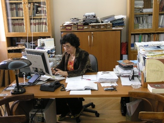 Η μεγάλη Ελληνίδα λαογράφος επί σειρά ετών Διευθύντρια του Κέντρου Λαογραφίας της Ακαδημίας Αθηνών Αικατερίνη Πολυμέρου-Καμηλάκη   μιλάει στο “π”