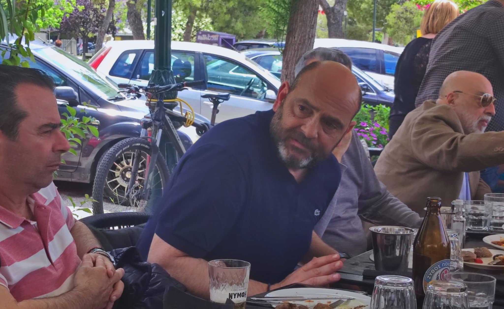 Μεσημεριανό ούζο με ουσία: Ο Ιάσων Φωτήλας συνάντησε τους δημοσιογράφους της Πάτρας στα Ψηλά Αλώνια