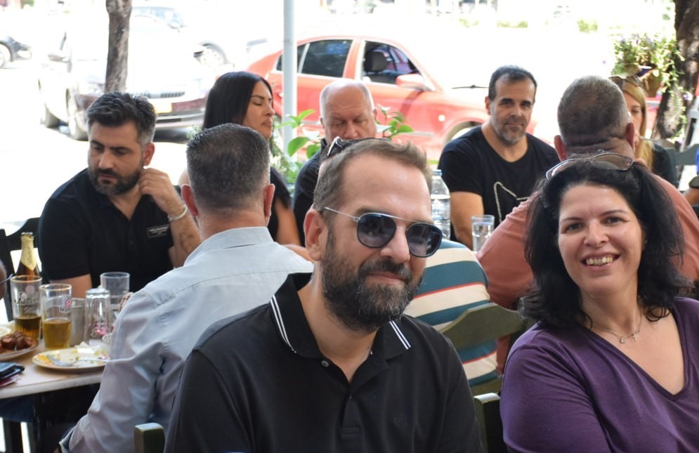 Ο Περιφερειάρχης της ΠΔΕ Νεκτάριος Φαρμάκης σε ρόλο οικοδεσπότη προσέφερε  «Μεζέδες, διάλογο και… μεγάλα νέα»