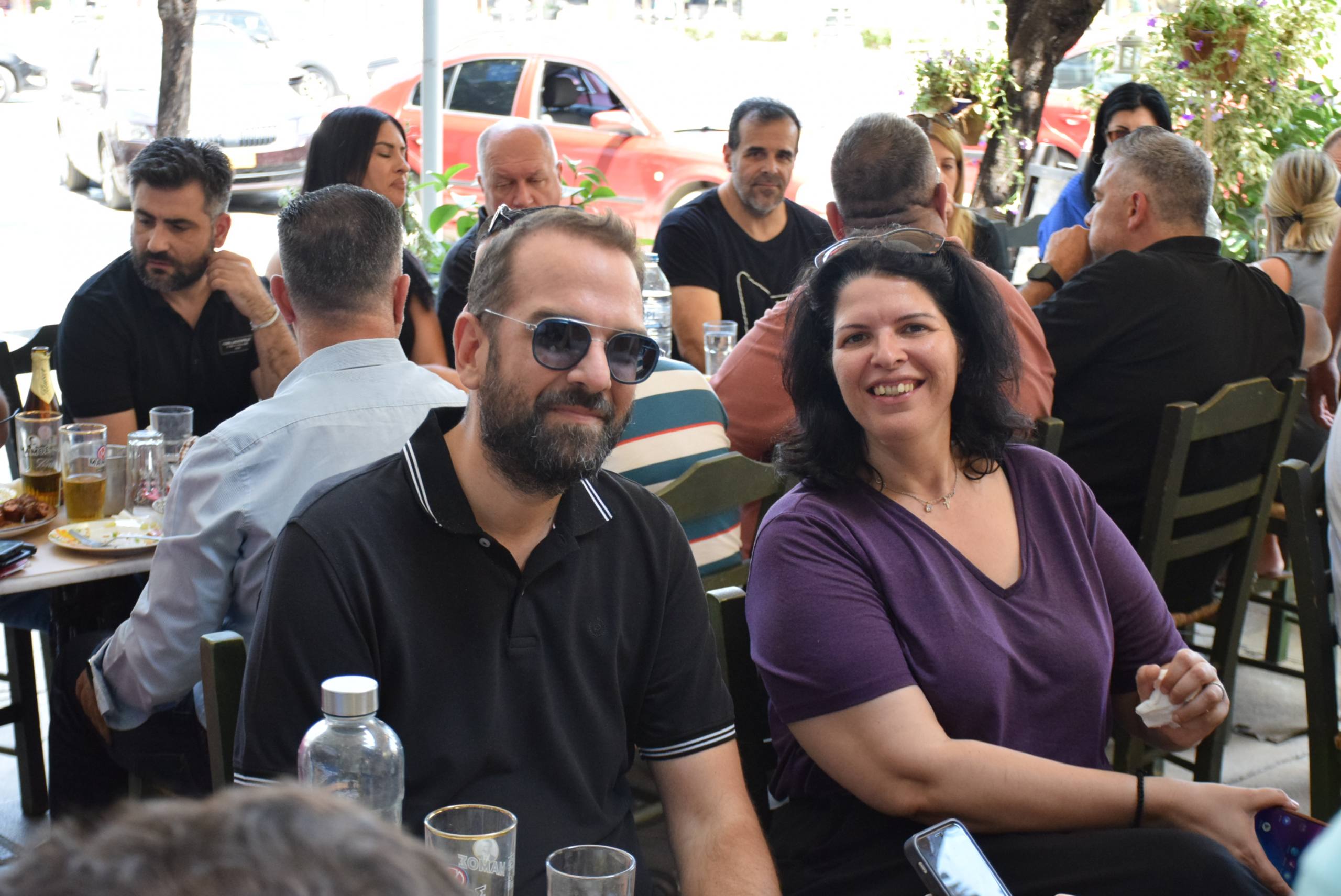 Ο Περιφερειάρχης της ΠΔΕ Νεκτάριος Φαρμάκης σε ρόλο οικοδεσπότη προσέφερε  «Μεζέδες, διάλογο και… μεγάλα νέα»