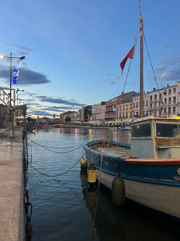 Πολιτιστικές συμπλεύσεις  από το γραφείο ποίησης