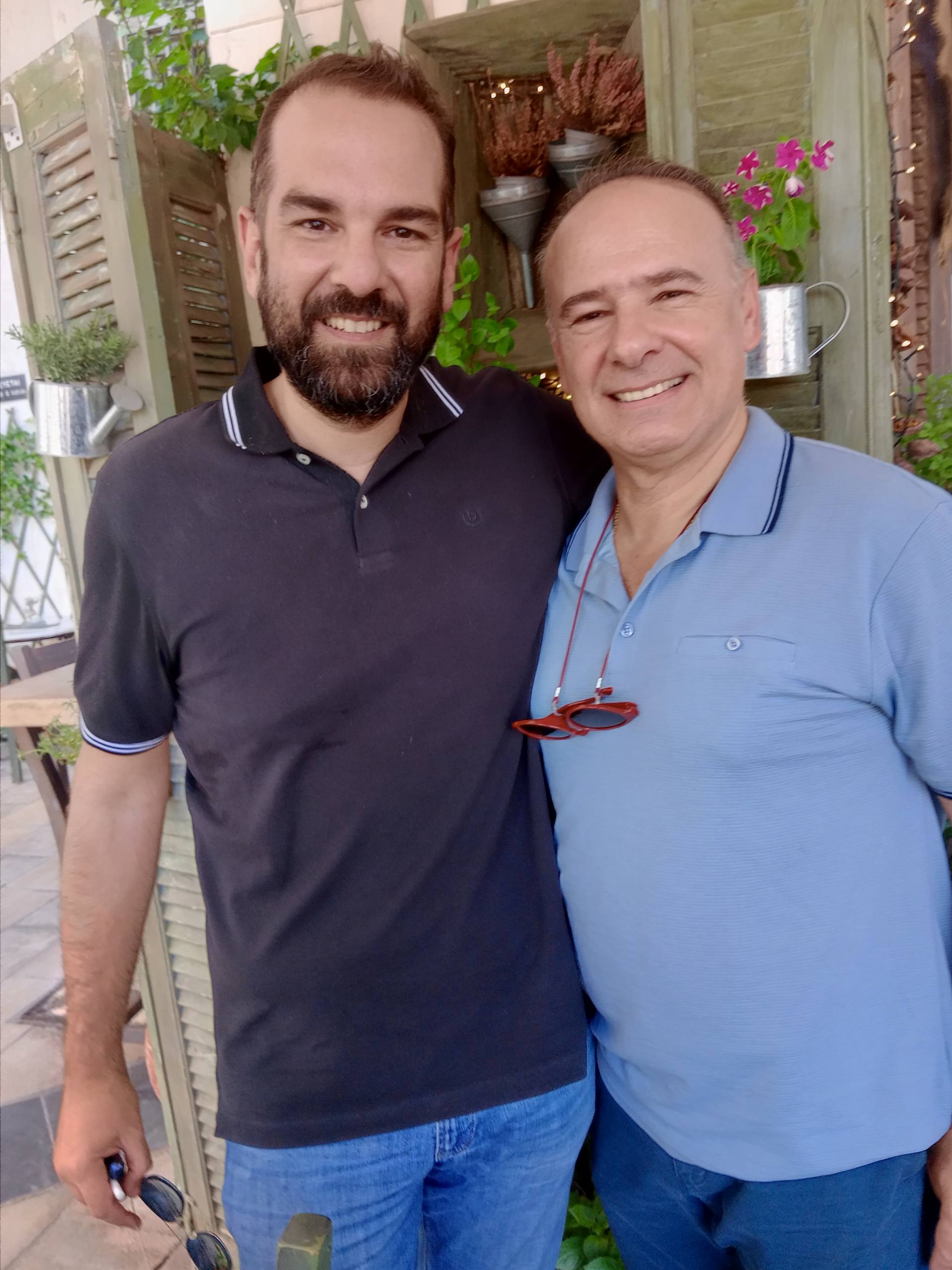Ο Περιφερειάρχης της ΠΔΕ Νεκτάριος Φαρμάκης σε ρόλο οικοδεσπότη προσέφερε  «Μεζέδες, διάλογο και… μεγάλα νέα»
