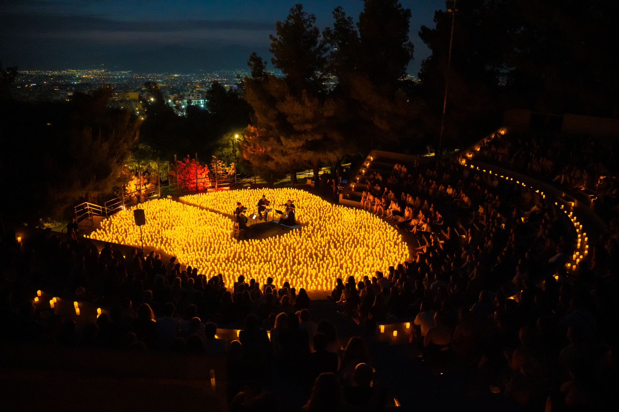 Η σειρά συναυλιών Candlelight υπό το φως των κεριών που δίνει νέα πνοή στην κλασική μουσική επιστρέφει στην Πάτρα με νέες ημερομηνίες