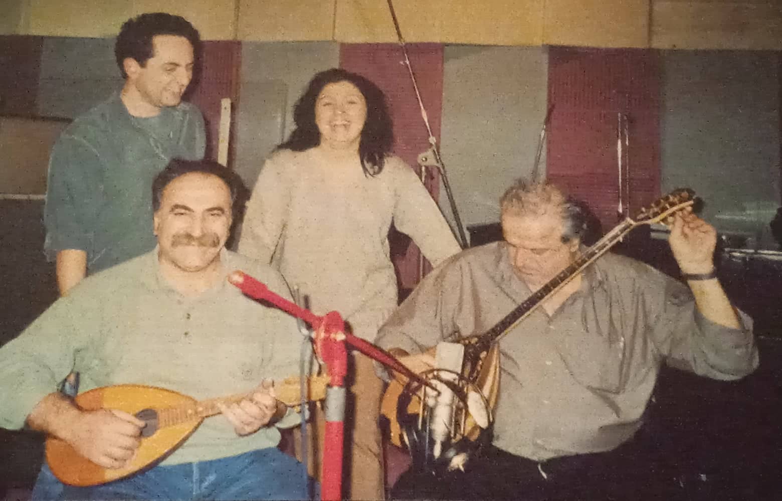 Κατερίνα Τσιρίδου στο “π”: «Το Ρεμπέτικο δεν εξημερώνεται – είναι ζωντανός οργανισμός»