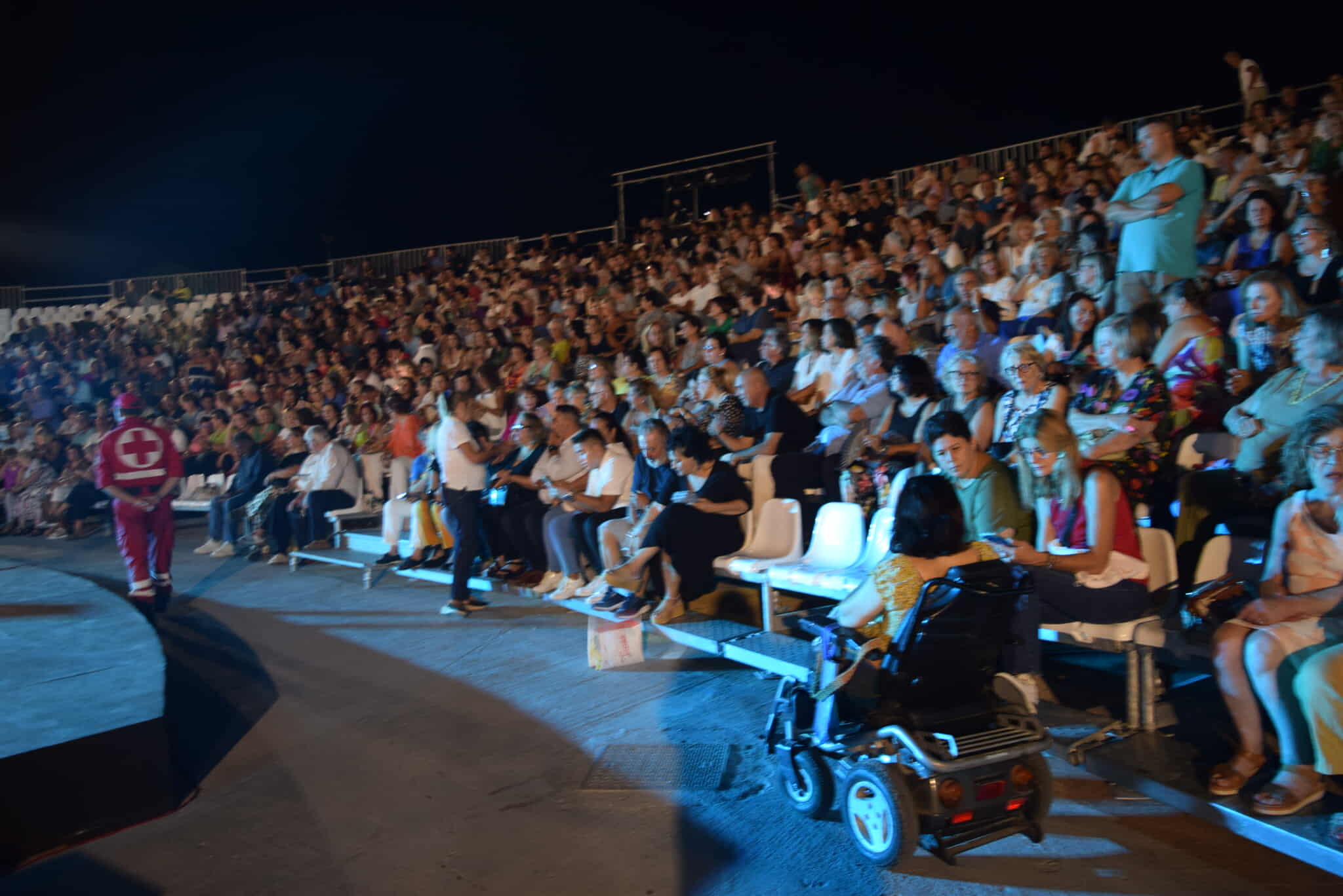 Xίλιοι διακόσιοι και πλέον θεατές αποθέωσαν την “dream team” του ρεμπέτικου, σε μια ανεπανάληπτη συναυλία !