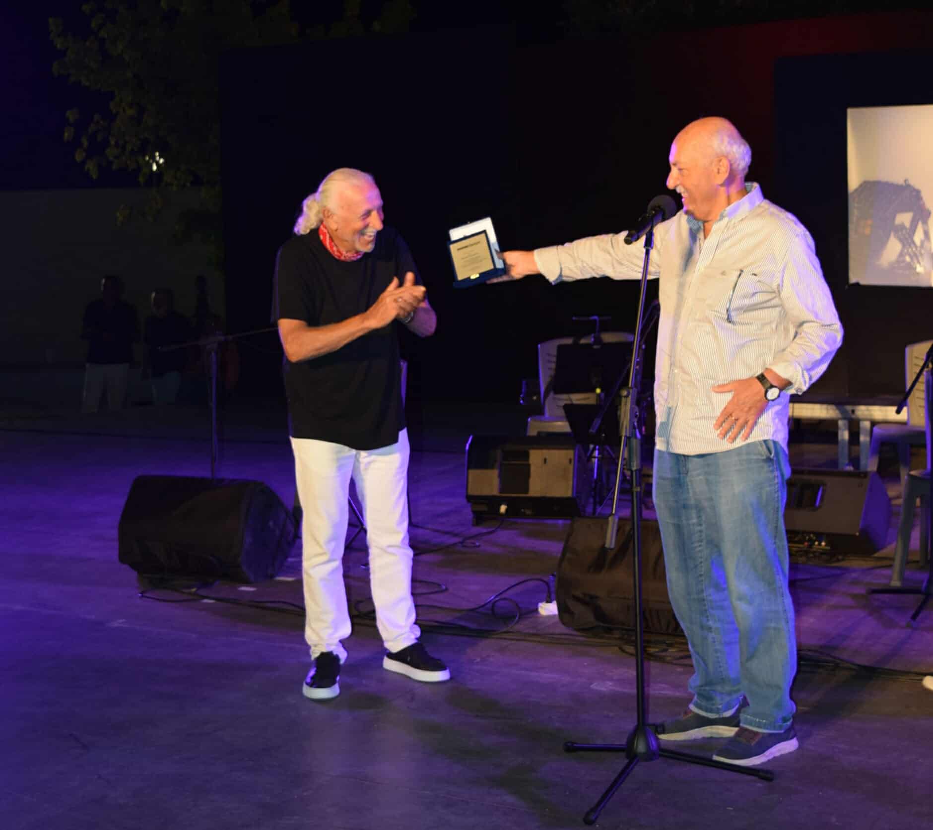 Xίλιοι διακόσιοι και πλέον θεατές αποθέωσαν την “dream team” του ρεμπέτικου, σε μια ανεπανάληπτη συναυλία !