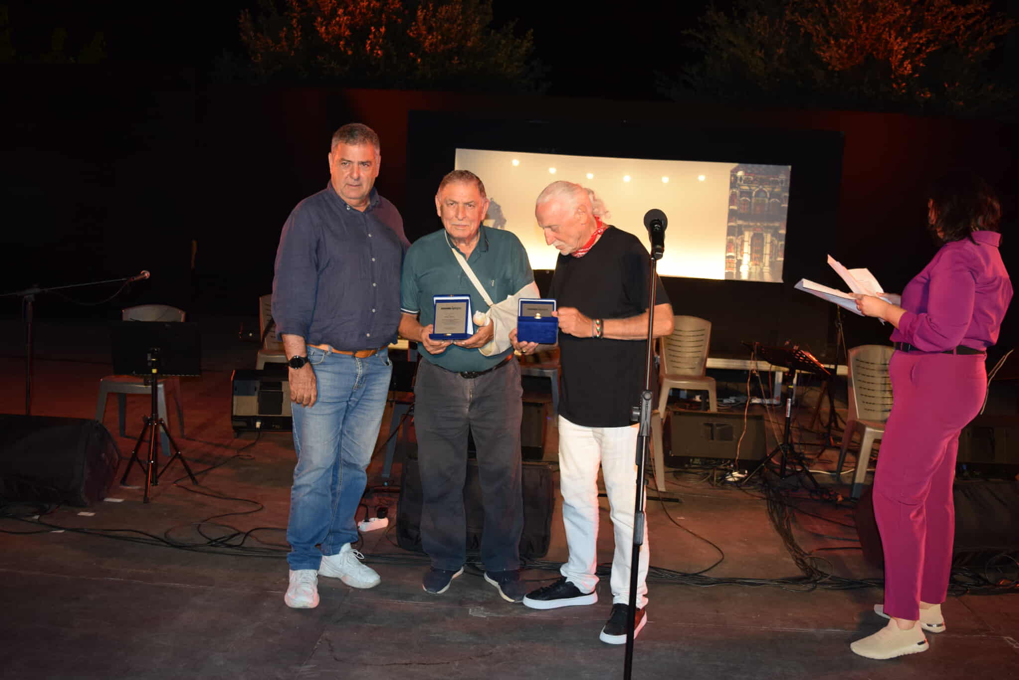 Xίλιοι διακόσιοι και πλέον θεατές αποθέωσαν την “dream team” του ρεμπέτικου, σε μια ανεπανάληπτη συναυλία !