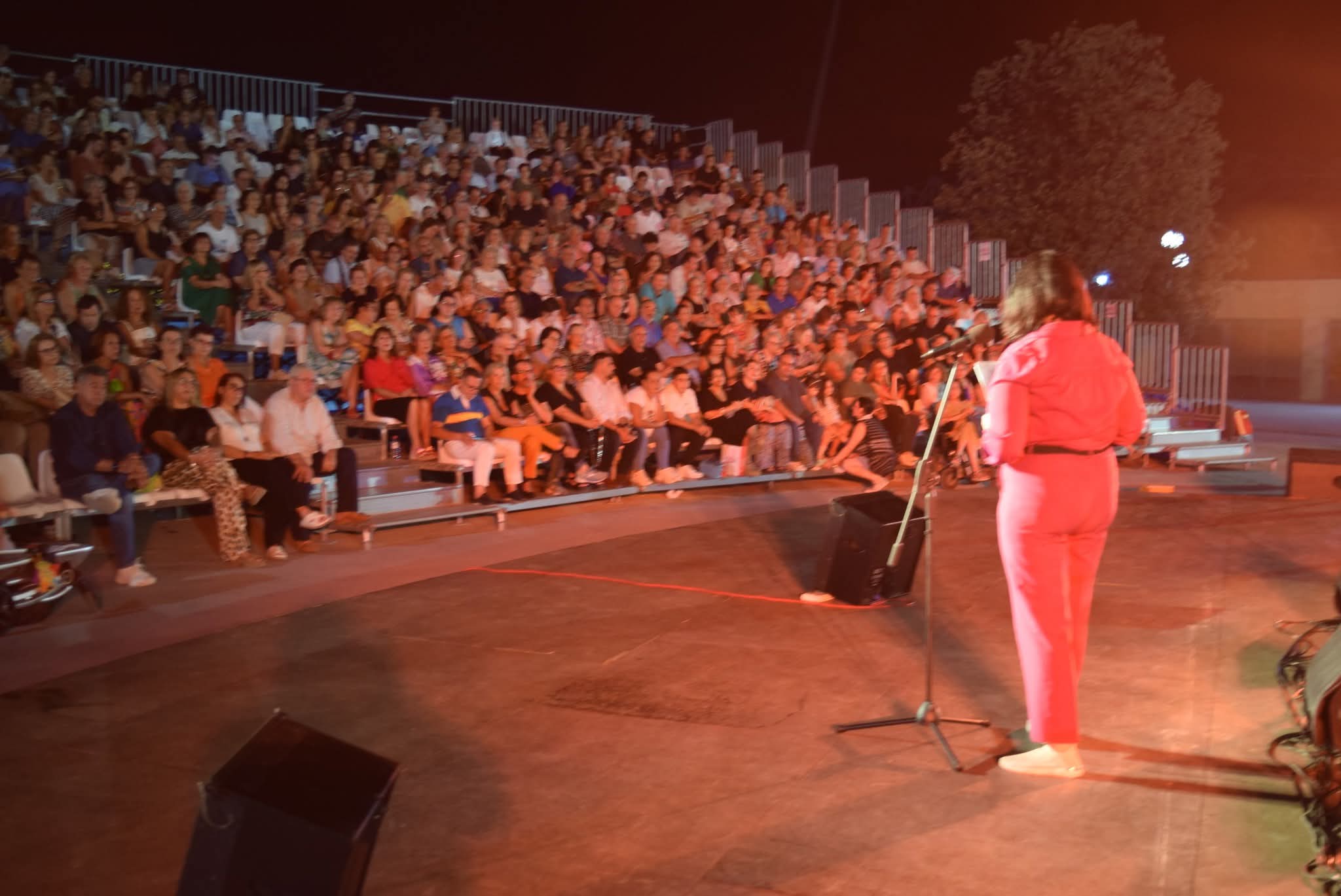 Xίλιοι διακόσιοι και πλέον θεατές αποθέωσαν την “dream team” του ρεμπέτικου, σε μια ανεπανάληπτη συναυλία !