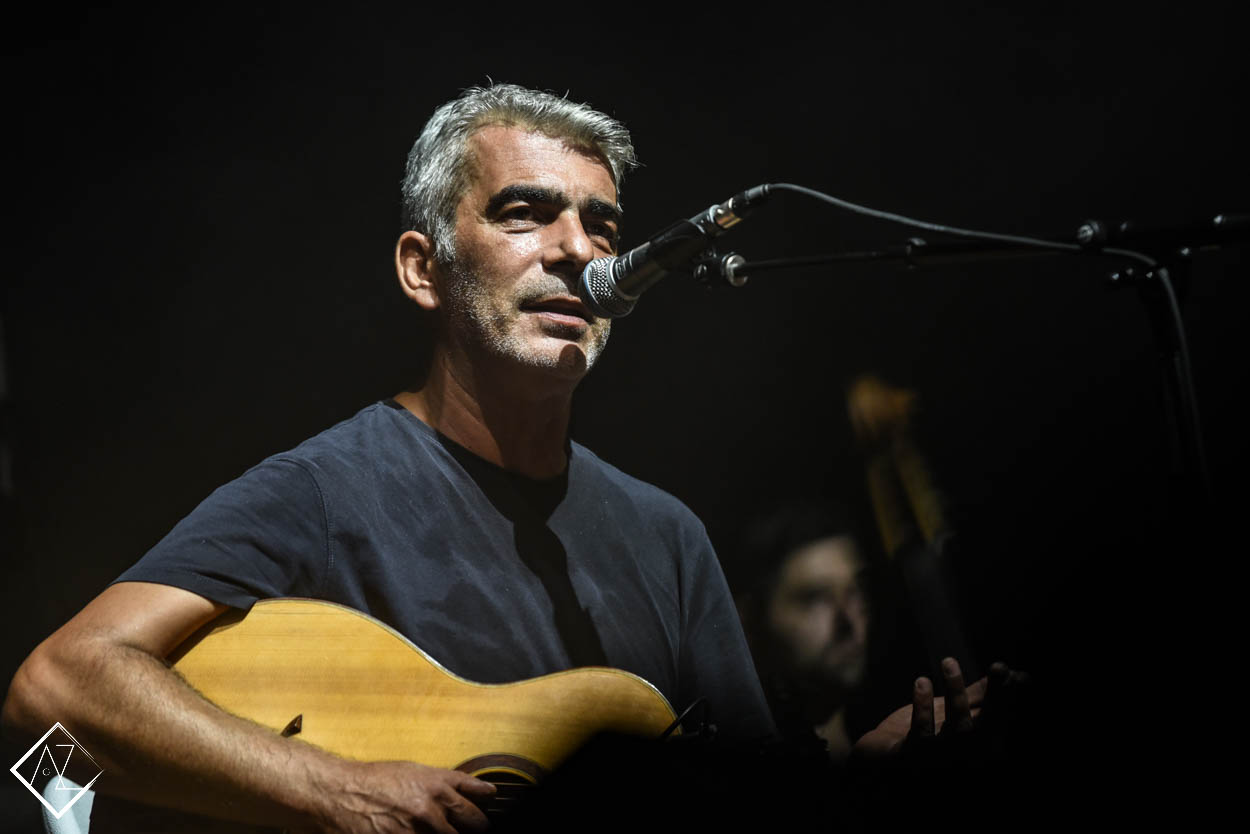 Ο Δημήτρης Μυστακίδης μιλά στο “π” και φωτίζει ξανά το ρεμπέτικο