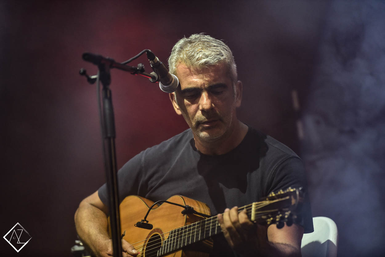 Ο Δημήτρης Μυστακίδης μιλά στο “π” και  φωτίζει ξανά το ρεμπέτικο