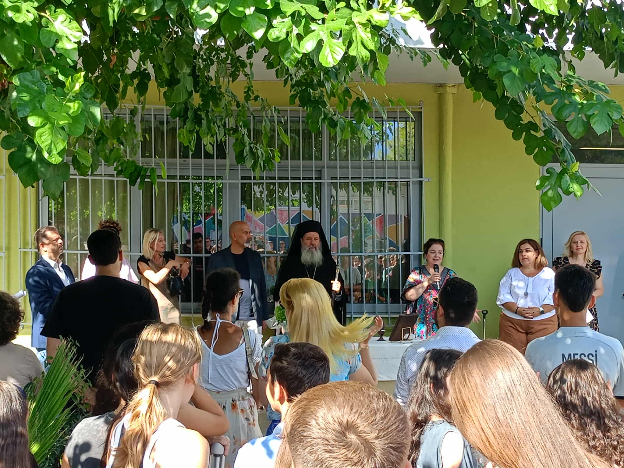Το σπιράλ σε σχολεία της Πάτρας για τον αγιασμό – “Ευχές, θετικά μηνύματα, καθόλου πολιτικός λόγος, καταγραφή αιτημάτων”