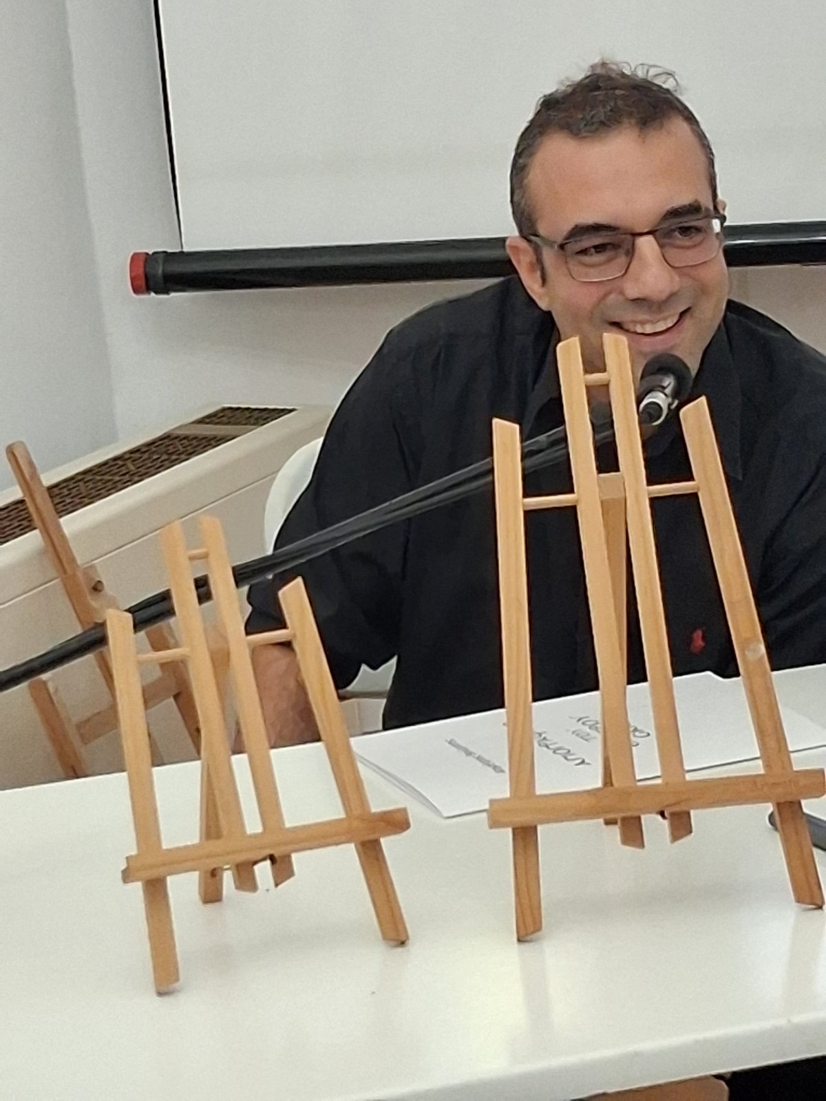 Επιτυχημένη εκδήλωση για τις Αγιογραφίες του Θεάτρου Σκιών του Δημήτρη Βούρτση στη Βίλα Κόλλα