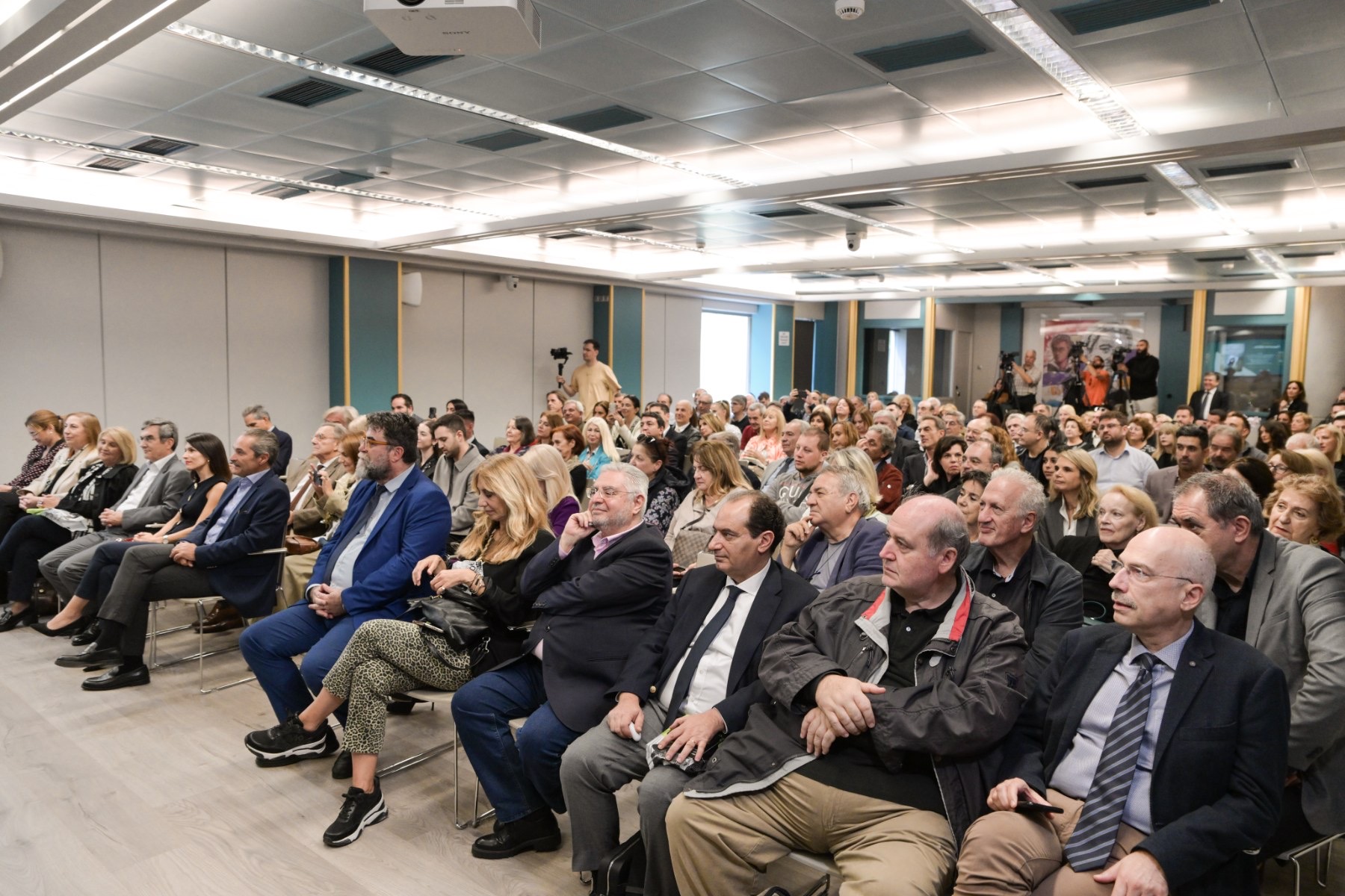 Με μεγάλη επιτυχία πραγματοποιήθηκε  η παρουσίαση του βιβλίου της Βάλιας Πετούρη,   με τίτλο «Από μένα αντίο»