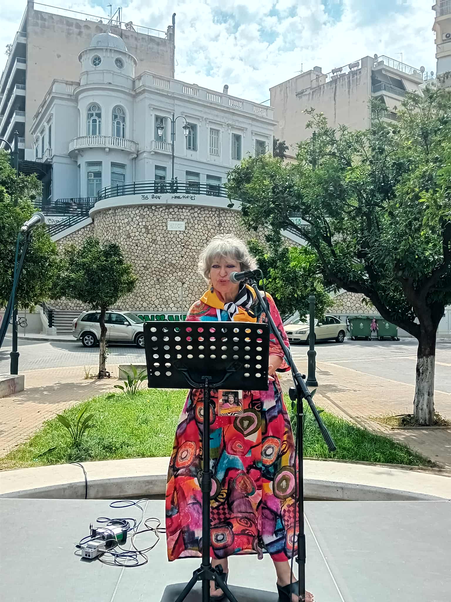 «Αφοδράριστη Γραφή»: Η Πηνελόπη (Πόπη) Αλιβιζάτου μιλάει στο “π” και  καταθέτει την ψυχή της μέσα από την ποίηση