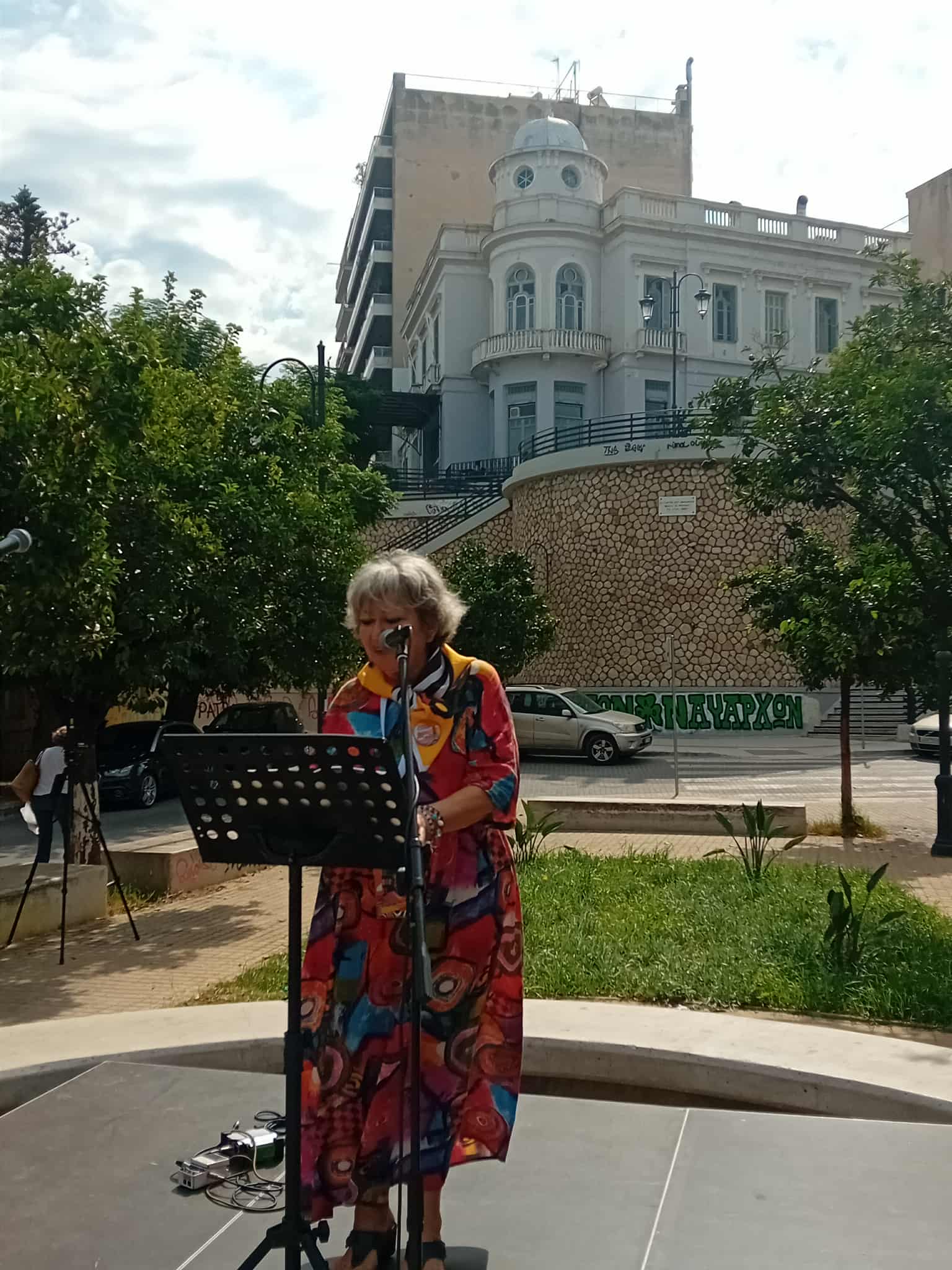 «Αφοδράριστη Γραφή»: Η Πηνελόπη (Πόπη) Αλιβιζάτου μιλάει στο “π” και  καταθέτει την ψυχή της μέσα από την ποίηση