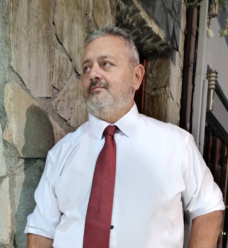 Γιώργος Καρβουνιάρης :Το κράτος των αυλικών του Μητσοτάκη δεν μπορεί πια να κρύψει τη μπόχα της συγκάλυψης