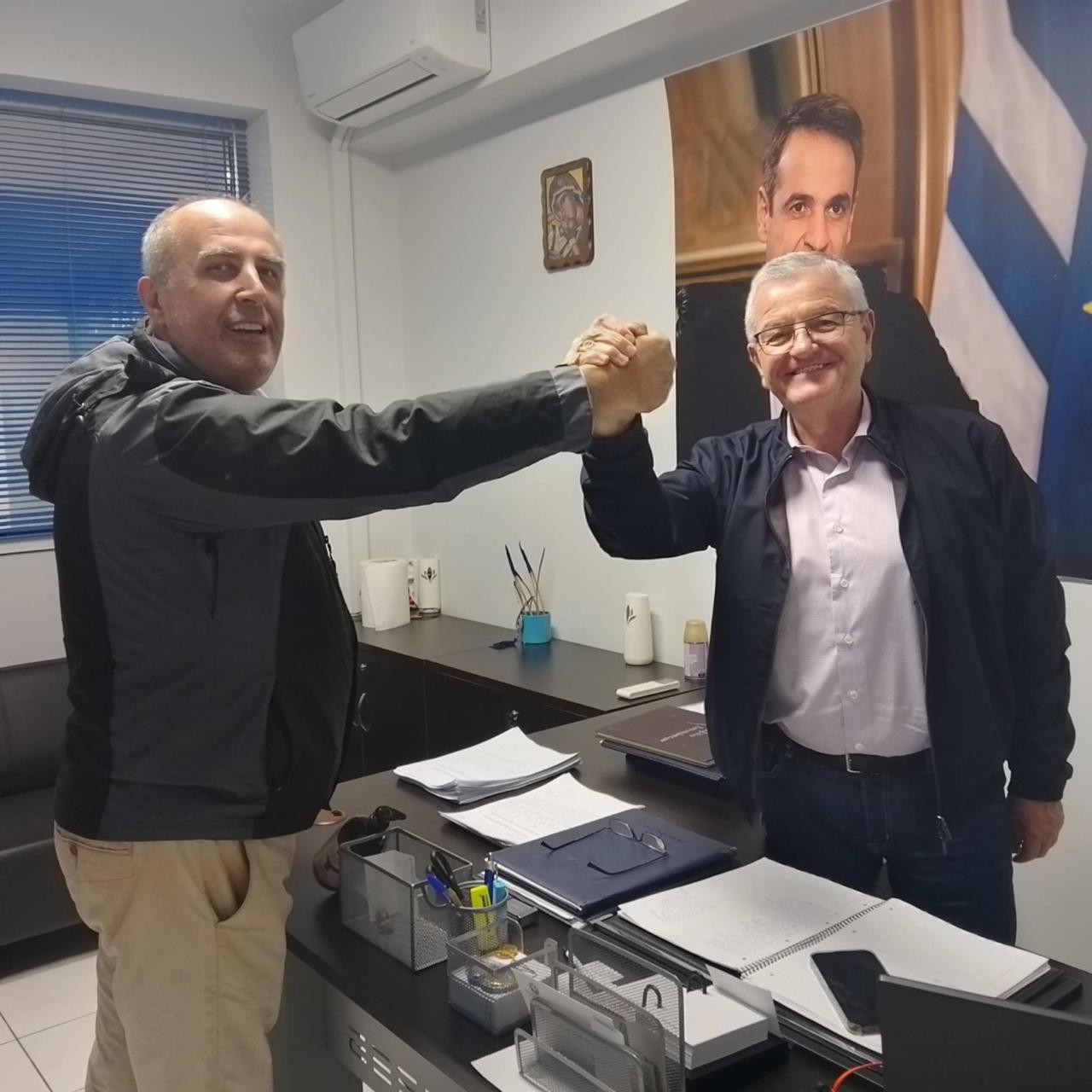 Ο Παρασκευάς (Πάρης) Μήλας στο πλευρό του Αντώνη Κουνάβη
