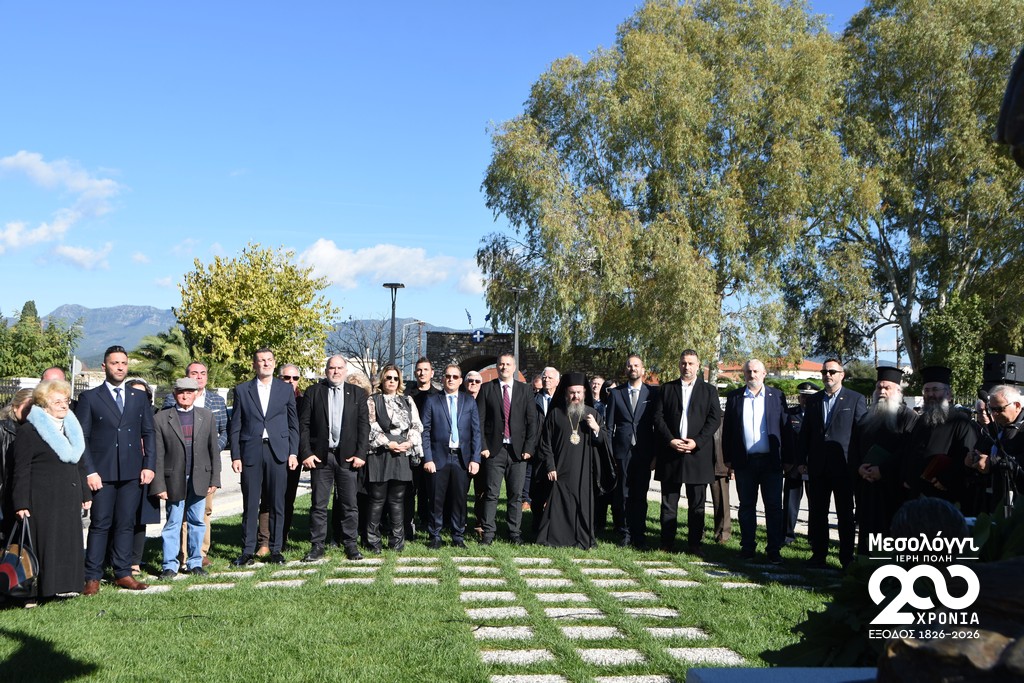 Με κάθε επισημότητα πραγματοποιήθηκαν τα αποκαλυπτήρια του ανδριάντα του Δημογέροντα Χρήστου Καψάλη στην Ιερά Πόλη Μεσολογγίου