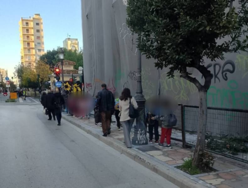 Τα πανιά του… νεοκλασικού: Το πατρινό σύμβολο της… ατέρμονης αναμονής!