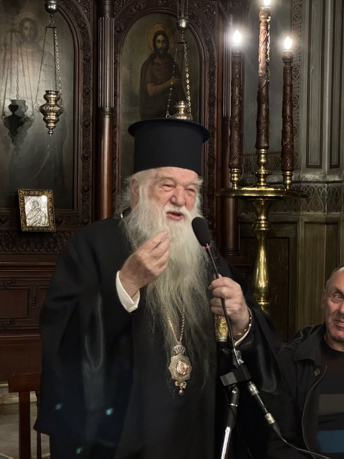 Οι Εκδόσεις Κερπινή και ο Φωκίων Ζαΐμης παρουσίασαν στον ιστορικό ιερό ναό Αγ. Γεωργίου Καρύτση των Αθηνών την επανέκδοση του βιβλίου του πρώην Μητροπολίτου Αμβροσίου «Τεκτονισμός και Φιλική Εταιρεία»