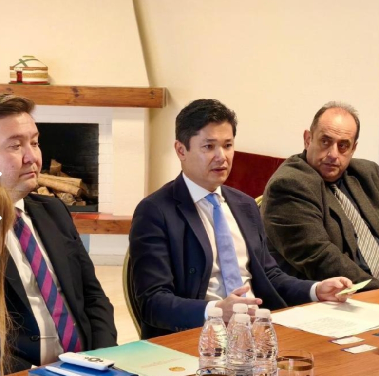 Με πρωτοβουλία της εταιρείας “TheThoms”, ο διάλογος Ελλάδας – Καζακστάν για την υψηλή τεχνολογία και την πράσινη μετάβαση