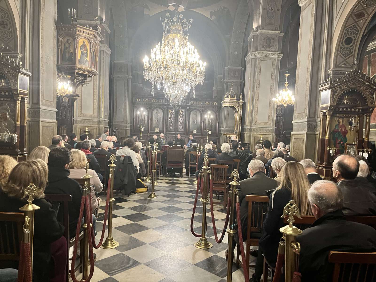 Οι Εκδόσεις Κερπινή και ο Φωκίων Ζαΐμης παρουσίασαν στον ιστορικό ιερό ναό Αγ. Γεωργίου Καρύτση των Αθηνών την επανέκδοση του βιβλίου του πρώην Μητροπολίτου Αμβροσίου «Τεκτονισμός και Φιλική Εταιρεία»